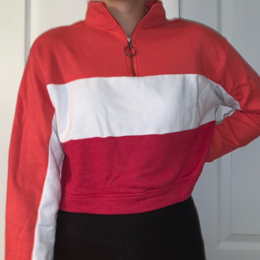 Cropped 80s Style Sweatshirt